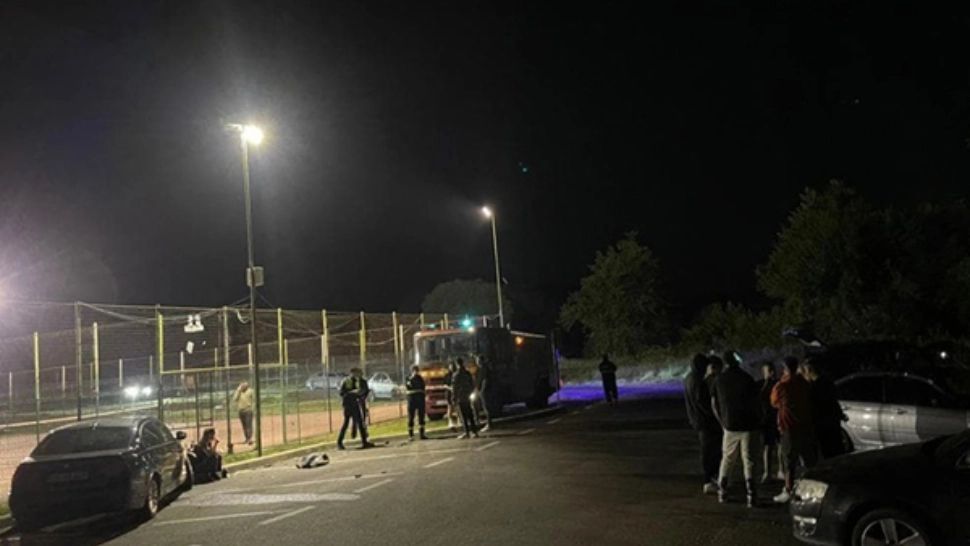 Caz șocant în Caraș Severin: un șofer a intrat cu mașina într-un grup de tineri aflat pe marginea drumului