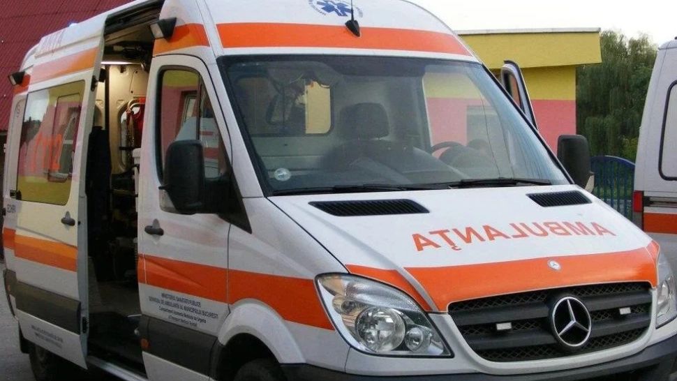 Bătaie ca-n codru în Arad. Un bărbat a fost tăiat cu un cutter în zona omoplatului, iar alți trei tineri au avut nevoie de îngrijiri medicale