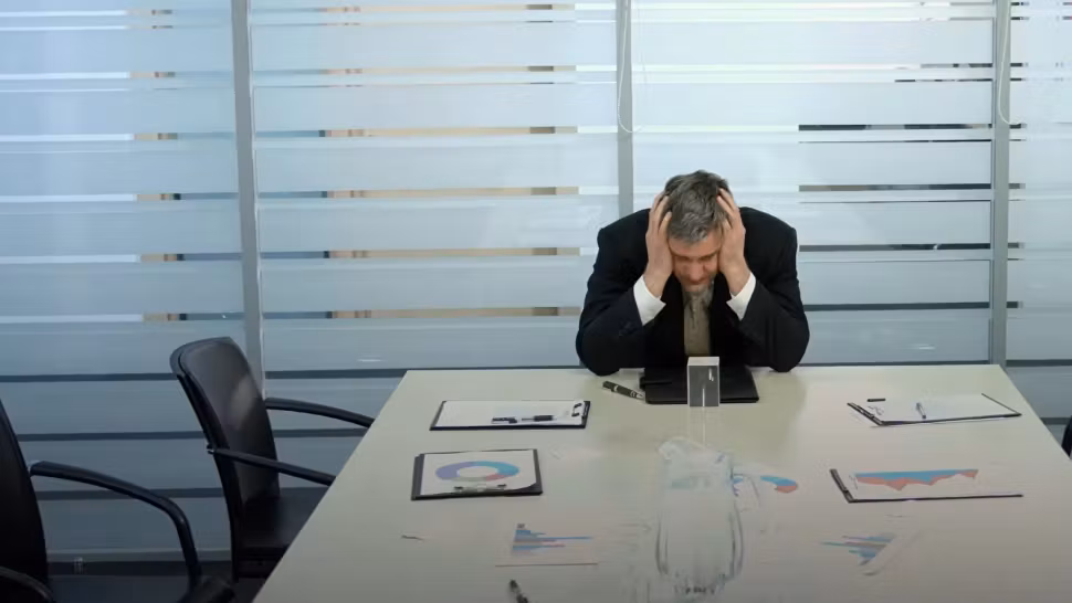 Inițiativă-fulger a AUR după reformele sărăciei. Ce program de sprijin le este oferit antreprenorilor români? 