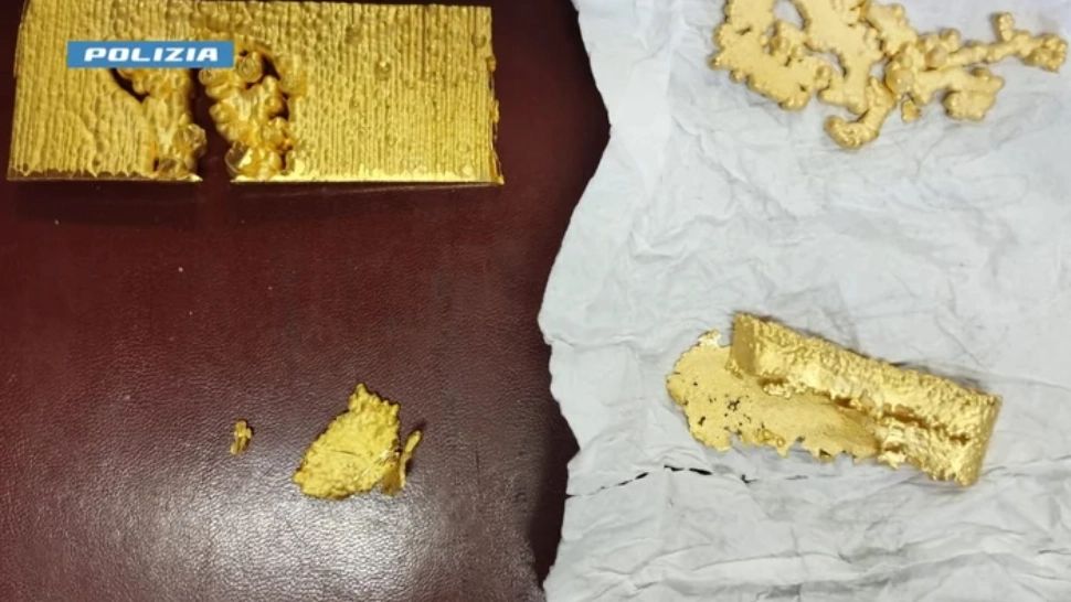 Un bărbat a reușit să fure 2 kilograme de aur dintr-o fabrică. Unde ascundea metalul prețios?