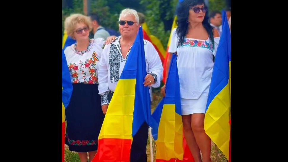 Susținătorii AUR, în stradă, de Ziua Tricolorului. Proteste la Târgu Mureș LIVE