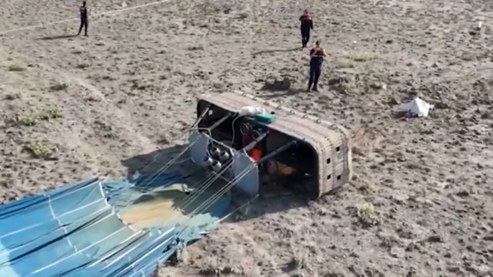 Două baloane cu aer cald s-au prăbușit într-o stațiune din Turcia preferată de români. Autoritățile anunță un mort și 19 răniți