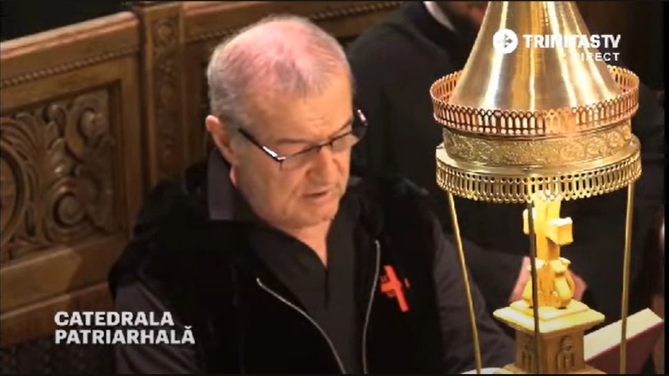 Patriarhul Daniel îi interzice lui Becali să mai cânte la strana Catedralei Patriarhale, pe motiv de "implicare deranjantă în cântare" - DOCUMENT/VIDEO