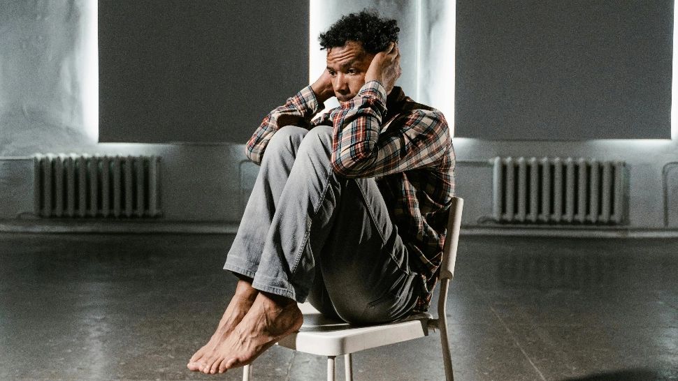 Semne prin care poți identifica o persoană cu o afecțiune psihică. La ce trebuie să fii atent, conform psihologilor