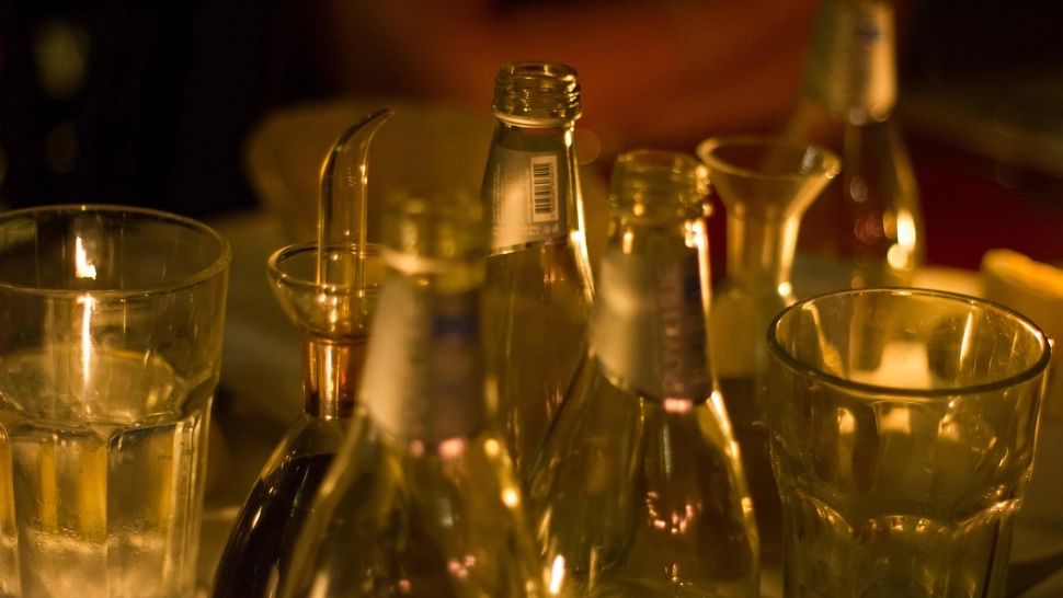 Sucul natural care îți liniștește stomacul și îți întărește organismul: ce băutură e bine să bei seara