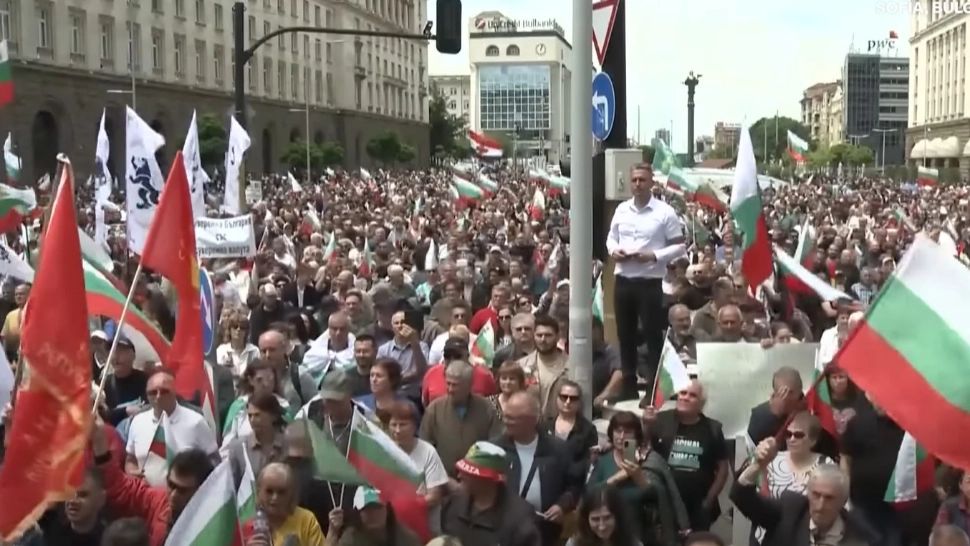Proteste masive în mai multe orașe din Bulgaria. Oamenii refuză trecerea la moneda Euro