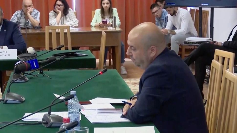 Jandarmul fripturist Mihai Busuioc, considerat potrivit pentru postul de judecător CCR. Toți magistrații Curții au făcut scut și au respins contestația