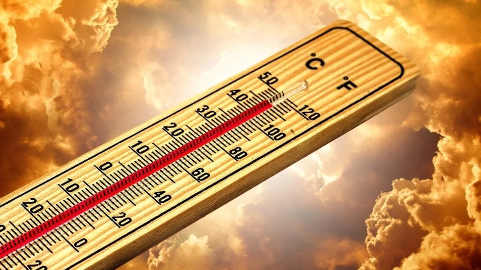 România se topește sub asediul caniculei: COD ROȘU, portocaliu și galben pentru valuri de căldură și furtuni violente