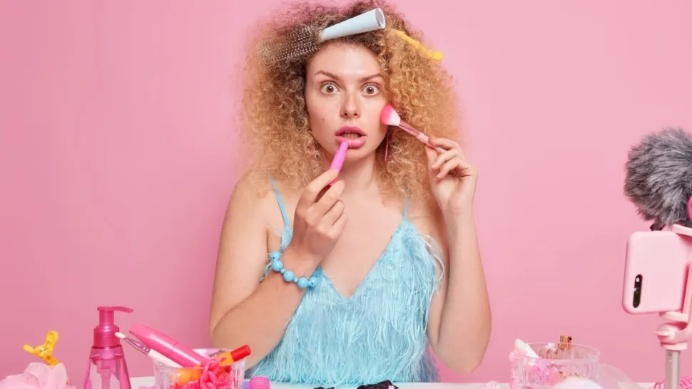 O nouă tentativă de fraudă le ademenește pe pasionatele de cosmetice. Avertisment de la DNSC