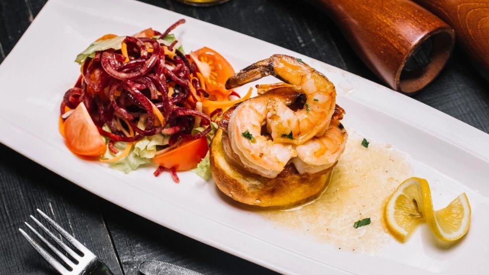 Cât a fost nevoit să plătească un turist pentru o porție de creveți în Mamaia. Prețurile au luat-o razna pe litoral, chiar dacă suntem în extrasezon