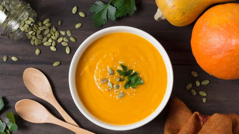 Ciorbă de dovlecei cu mărar, gustul verilor petrecute la bunici. Rețeta secretă de 100 de ani care îți va cuceri papilele gustative