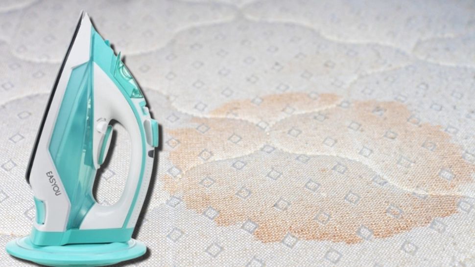 Cum scapi de petele de pe saltea folosind fierul de călcat. Trucul secret al gospodinelor iscusite 