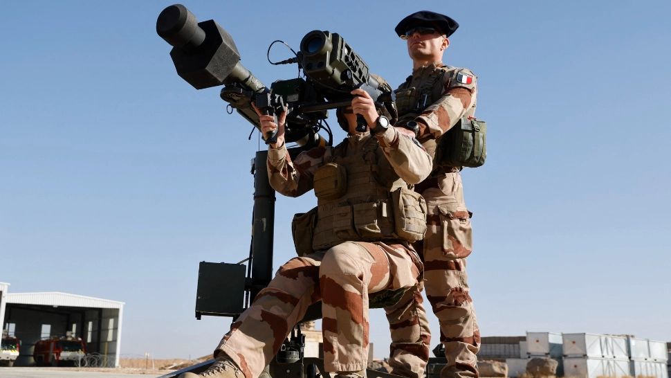 Achiziție cu dedicație pentru prietenii lui Bolojan de la Paris. Două miliarde de euro, atribuite direct, fără licitație