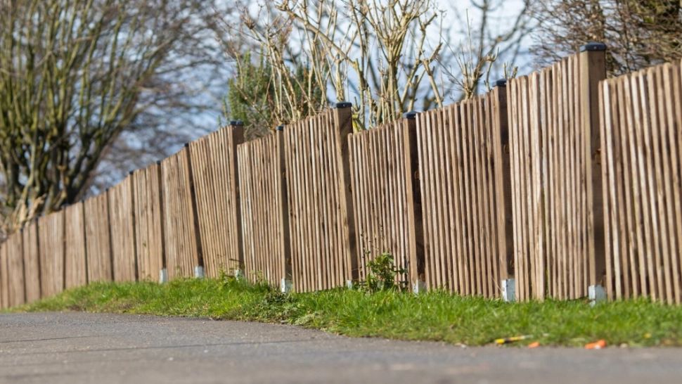 Ce puneau străbunii noștri pe gardurile din lemn ca să nu fie mâncate de gândaci. Trucurile imbatabile pentru construcții durabile