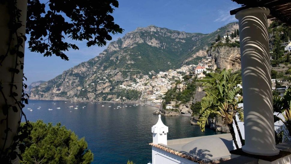 Coasta Amalfi 2025: cele mai spectaculoase locuri unde să te cazezi vara aceasta
