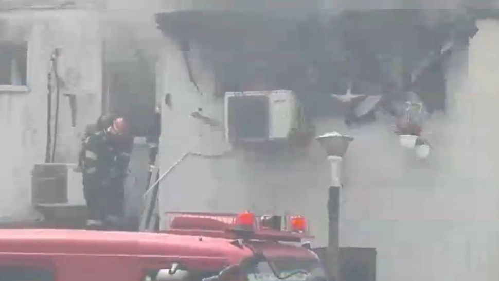 Incendiu la un bloc din Ferentari. Zeci de oameni evacuați, printre care și un nou născut VIDEO