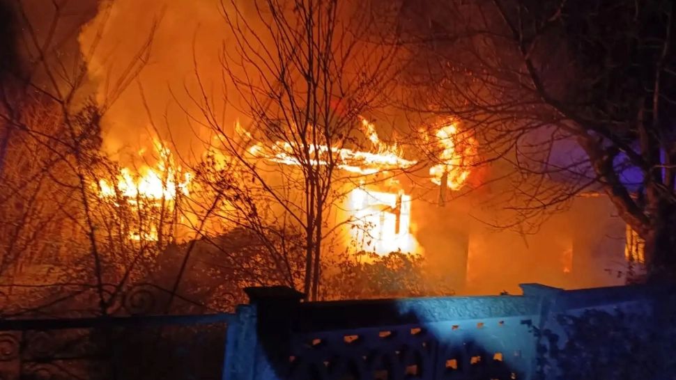 Incendiu devastator în Vaslui: un copil de 7 ani a murit. Bunica lui a decedat la spital - VIDEO
