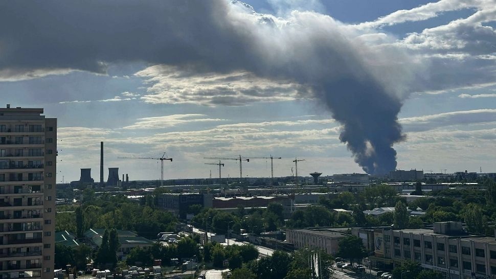 Incendiu de proporții, la Joița, lângă București. Arde un depozit de materiale textile FOTO/VIDEO