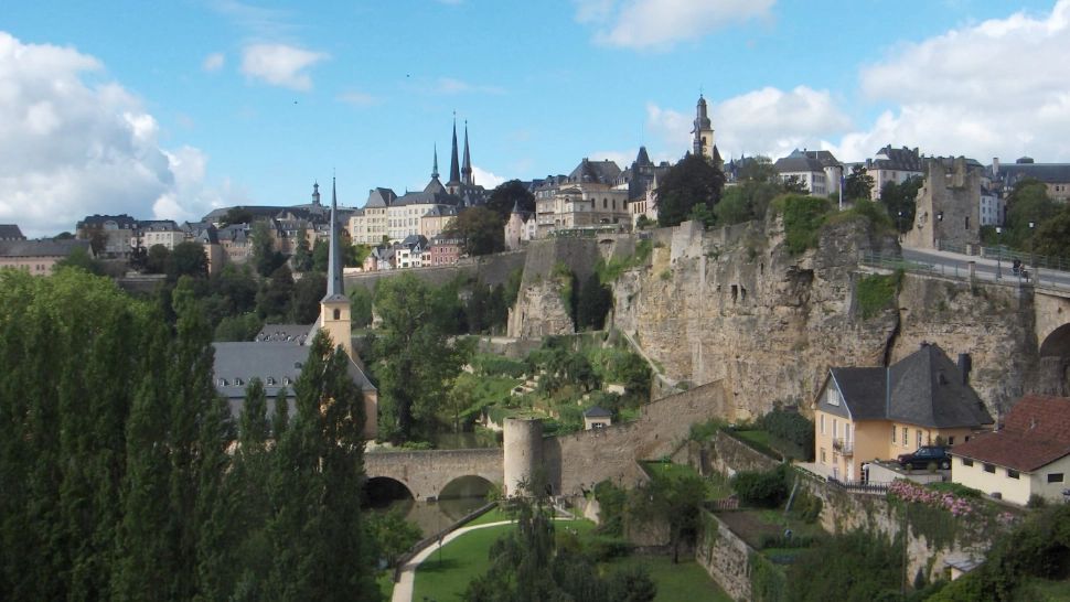 Țara europeană unde românii câștigă salarii fabuloase: de la 5.000 de euro pentru absolvenți, la un stil de viață de vis