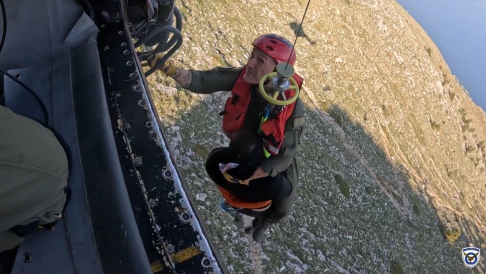 Pelerin român rănit grav pe Muntele Athos, salvat cu un elicopter militar și transportat de urgență la spital -VIDEO