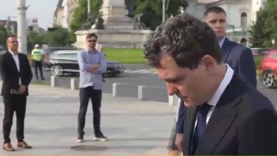 Ziua Mineriadei. Nicușor Dan s-a dus să depună flori. De ce s-a ferit de presă?