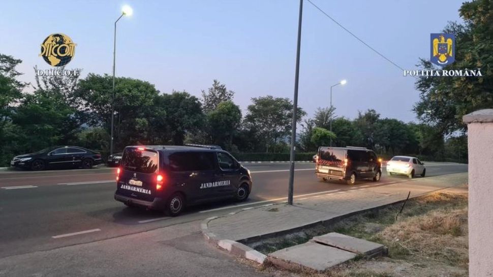 Rețea de criminalitate informatică vizată de noi percheziții în Vâlcea și Sibiu: prejudiciu estimat la peste 106 milioane de euro