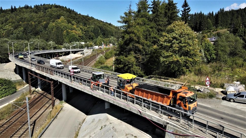 Trafic blocat pe DN1, la Predeal. Se fac lucrări la podul de peste calea ferată. Cât durează restricțiile