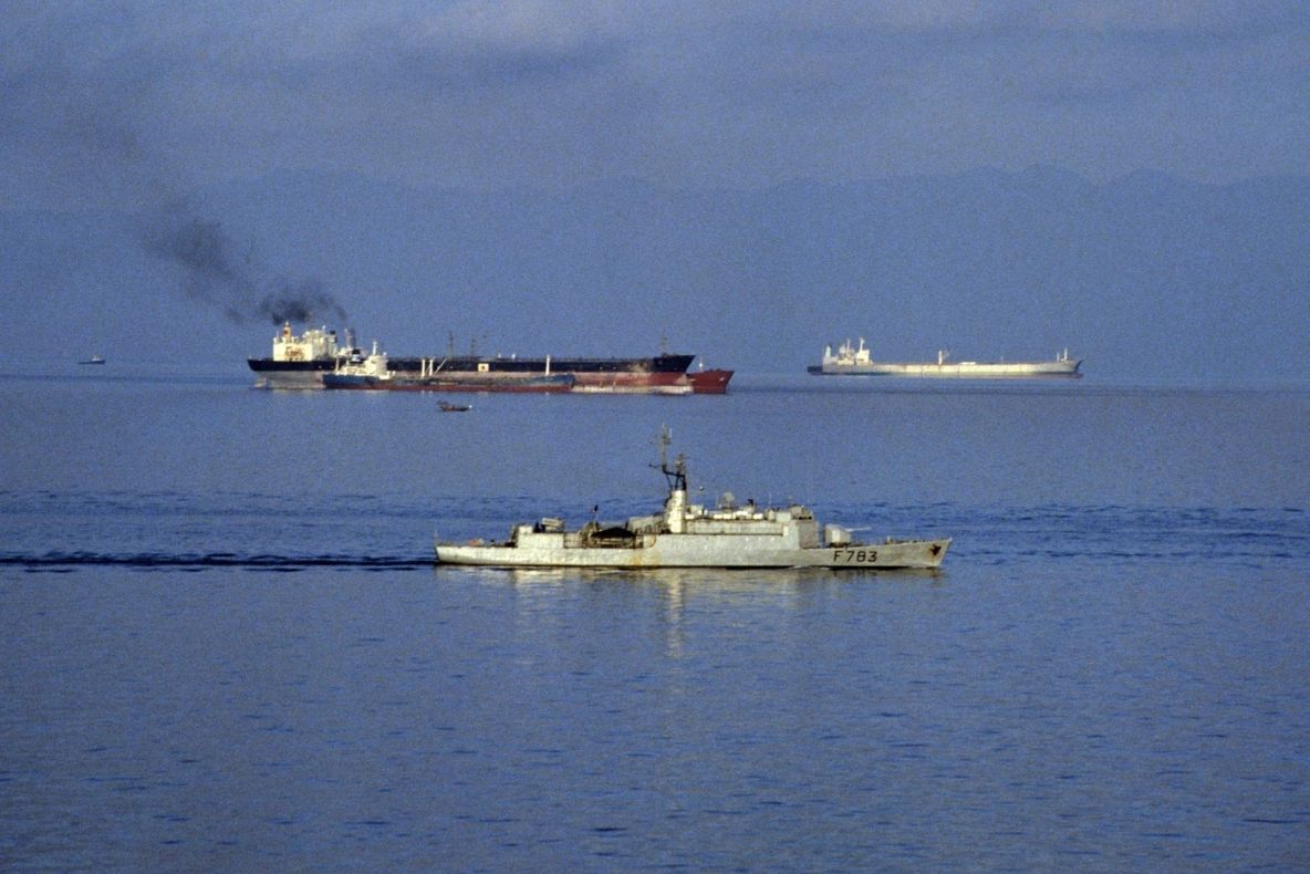 Parlamentul Iranian a aprobat închiderea strâmtorii Ormuz. Ce urmări va avea această mutare geostrategică 