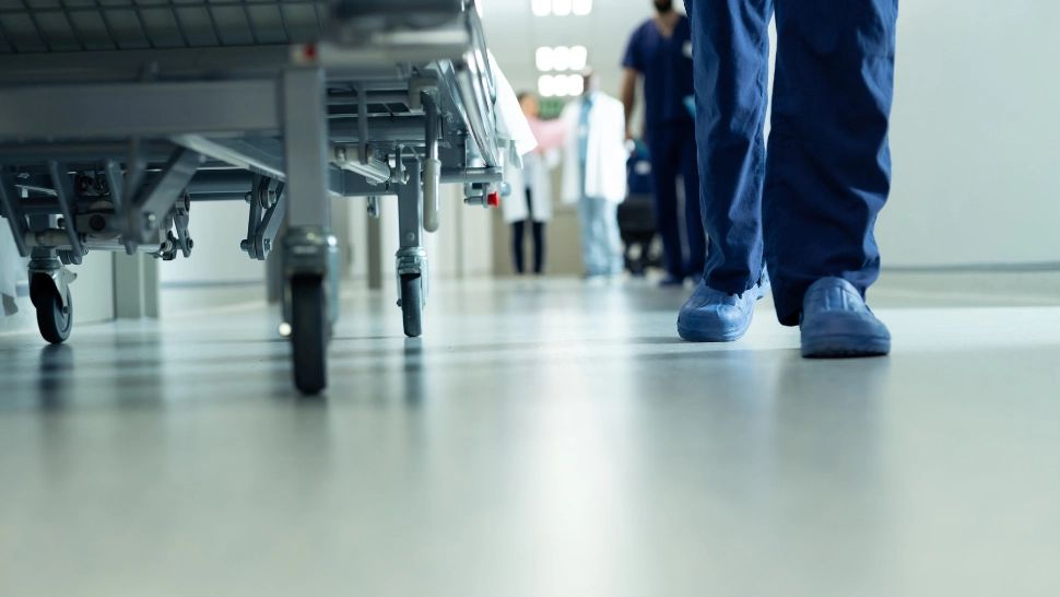 Bărbat MORT după ce s-a tratat acasă de dureri de stomac: medicii nu au mai putut face nimic pentru a-l salva