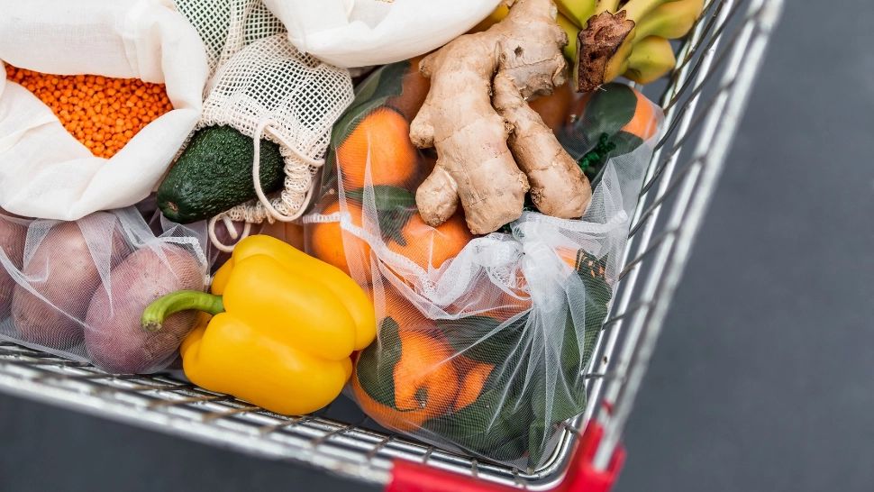 România, fruntașă la risipa alimentară: ce cantitate de mâncare aruncăm anual