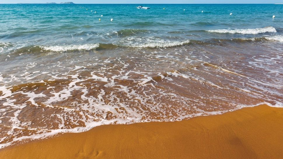 Vremea 16 iunie. Zi călduroasă, cu temperaturi de până la 34 de grade. Cer senin și la malul mării 