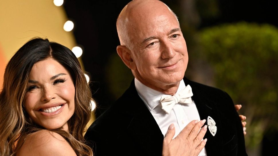 Miliardarul Jeff Bezos și-a anulat nunta în Veneția de gura protestatarilor care au amenințat că îi vor strica evenimentul cu crocodili gonflabili
