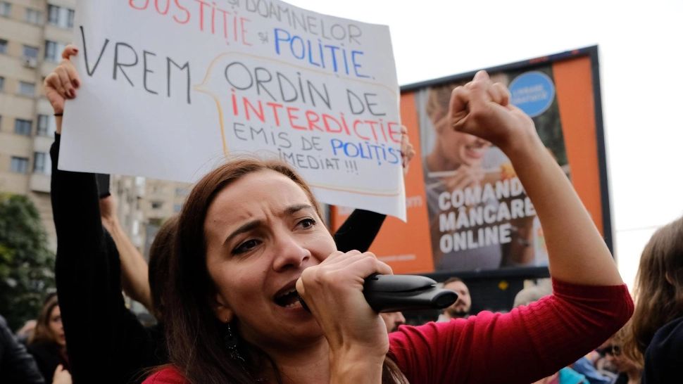 Protest în fața Guvernului. Se cer măsuri pentru siguranța femeilor