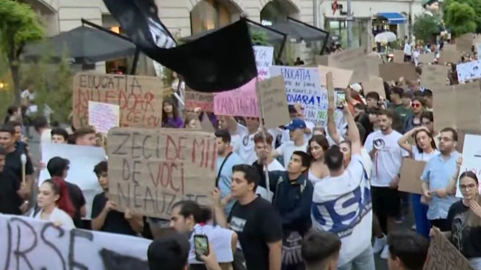 Blocaj în toată țara, grevă de avertisment în primării și direcțiile subordonate, din cauza planului de austeritate impus de Bolojan