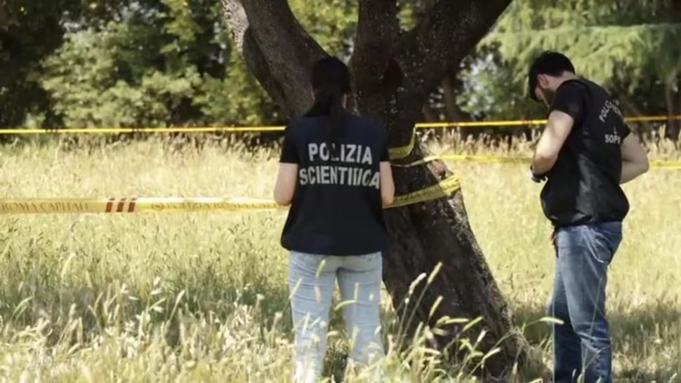 Româncă și fiica ei de câteva luni, găsite moarte într-un parc din Roma - VIDEO