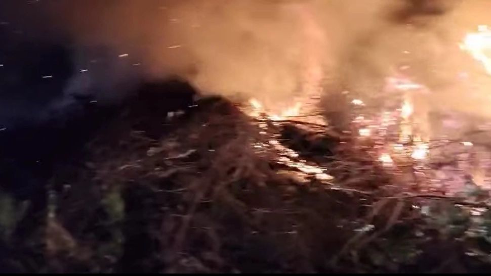 Incendiu la o groapă de gunoi din Galați. ISU intervine cu șase autospeciale și o cisternă de mare capacitate VIDEO