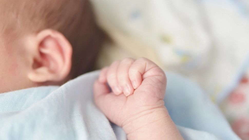 Caz înfiorător de malpraxis. Un copil a murit după ce doctorii i-au dat sirop pentru „roșu în gât” când micuțul avea, de fapt, infecție în corp