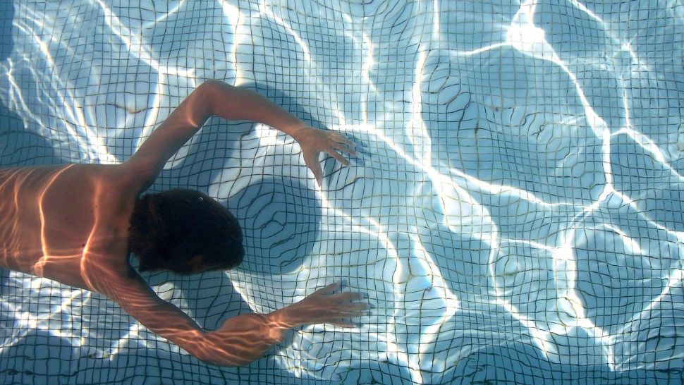 Alertă sanitară, aproape de granițele României: copil în stare critică după infectarea cu o amibă rară, letală. Este denumită „bacteria mâncătoare de creier”