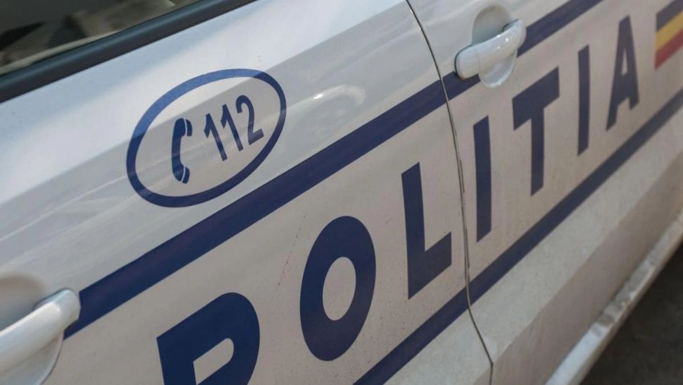 Incident în Dolj: un bărbat și-a amenințat soția și a tras asupra polițiștilor. Individul a rămas singur în casă cu cei 4 copii