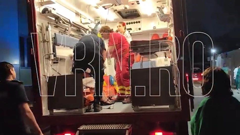 Zeci de membri ai unui ansamblu folcloric, de urgență la spital. Au consumat caș și sarmale și au făcut toxiinfecție alimentară