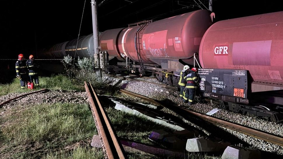 Încă un tren plin cu benzină a sărit de pe șine. Traficul feroviar a fost oprit iar curentul a fost sistat în zonă, pentru a preveni un dezastru 