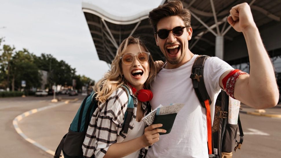 Țările unde turiștii români vor cheltui mai puțin în vacanță, mulțumită scăderii dolarului în raport cu euro