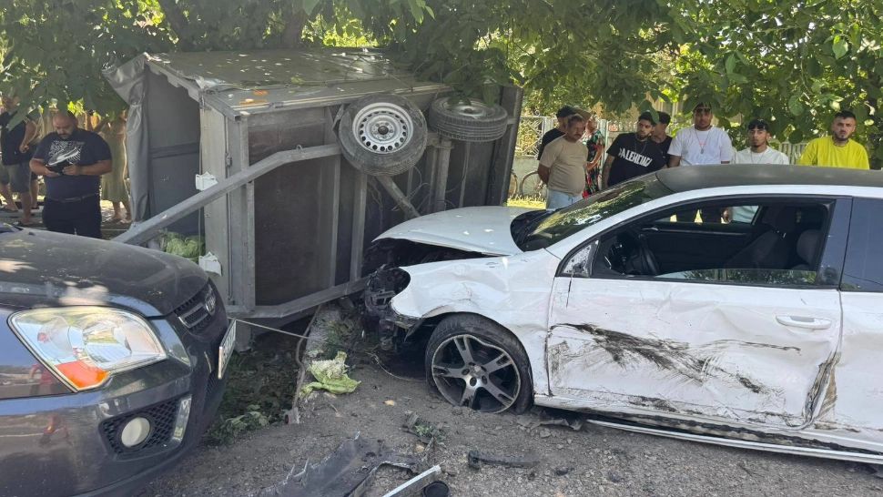 Carambol cu patru mașini, în Galați. Cinci persoane au fost rănite FOTO/VIDEO