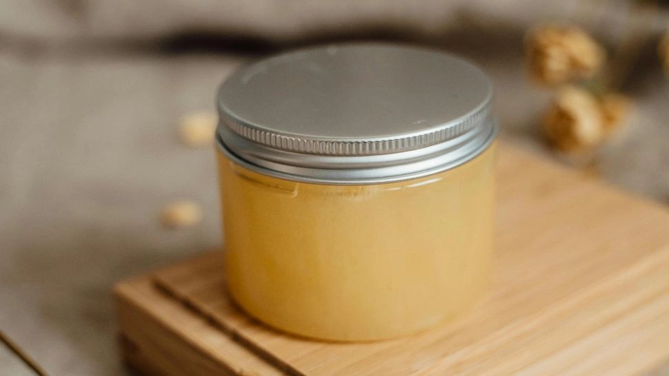 Unguentul care îți menține pielea tânără. Se prepară din doar câteva ingrediente naturale. Conține o banală legumă, cu efect de elixir