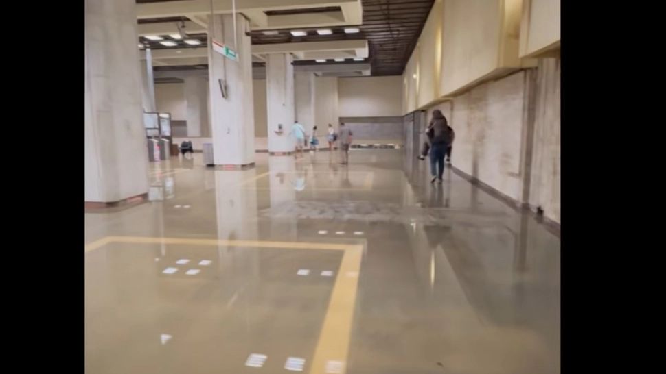 Ploaia torențială din București a inundat și metroul VIDEO