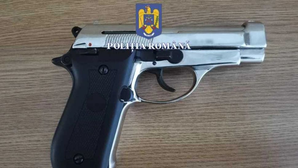 Doi minori suspectaţi că au tras cu pistolul pe stradă din Olt! Localnicii au crezut că sunt petarde