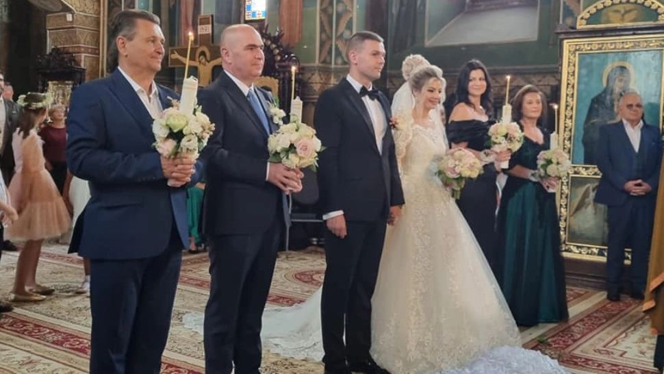 Finul lui Bolojan, anchetat pentru trafic de droguri. Procurorii anti-mafia l-au prins că își comanda pe dark net „senzații” de mare risc