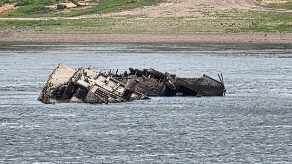 Apariție stranie de pe fundul Dunării, la Porțile de Fier II. Fluviul a ajuns la cel mai scăzut nivel din ultimii 32 de ani - VIDEO