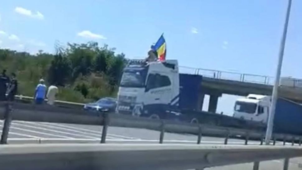 Șoferul care a blocat Autostrada A1, reținut pentru 24 de ore. Amenzi de peste 40.000 de lei aplicate în urma protestului