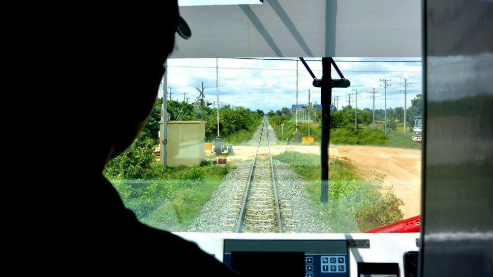 Incident feroviar grav provocat de un mecanic extenuat: 52 de ore pe locomotivă fără pauză